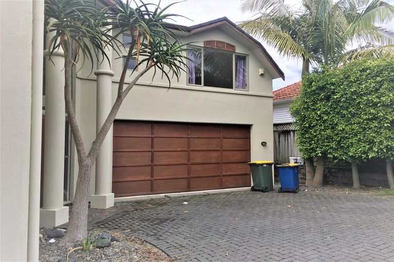 Photo of property in 92a Shakespeare Road, Milford, Auckland, 0620