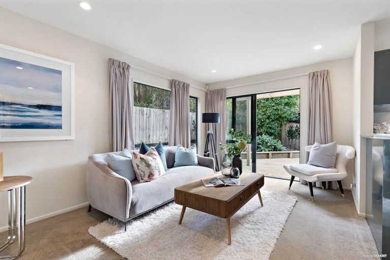 Photo of property in 2/27 Commodore Parry Road, Castor Bay, Auckland, 0620