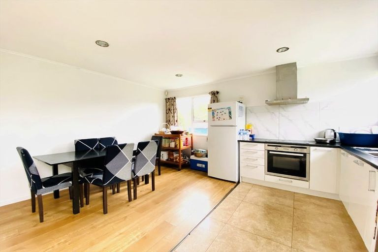 Photo of property in 12 St Margaret Place, West Harbour, Auckland, 0618