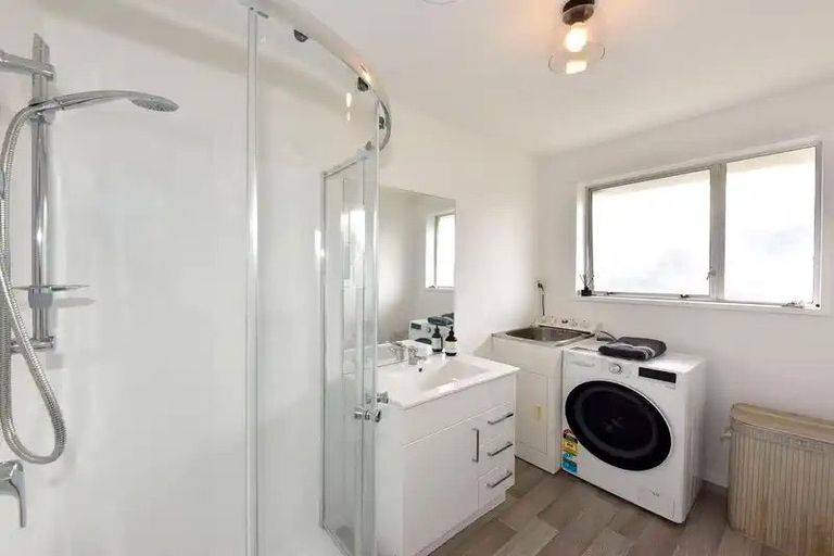 Photo of property in 2/8 Bowen Street, Upper Riccarton, Christchurch, 8041