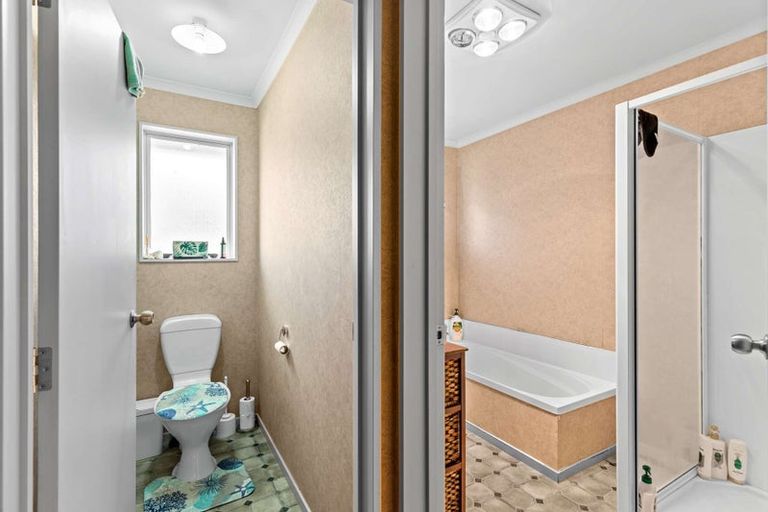 Photo of property in 5 Boston Parade, Kelvin Grove, Palmerston North, 4414