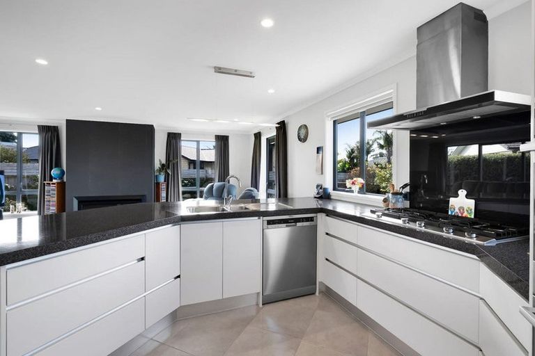 Photo of property in 9 Huetu Place, Bell Block, New Plymouth, 4312