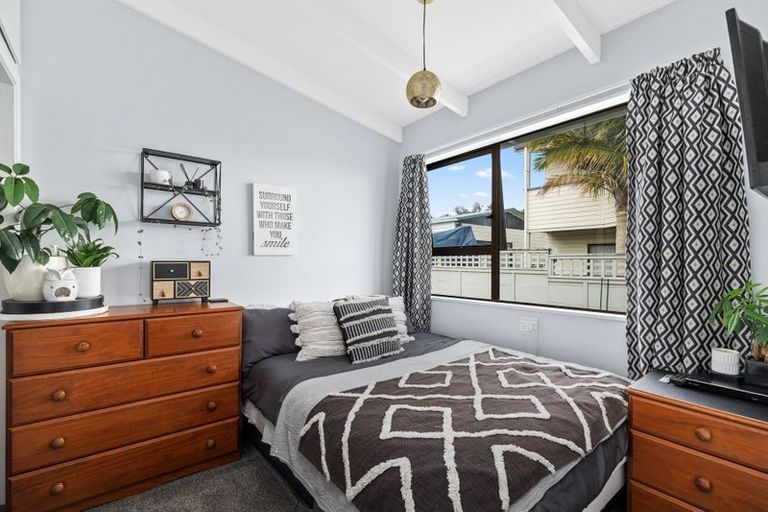 Photo of property in 18 Kauri Crescent, Snells Beach, 0920