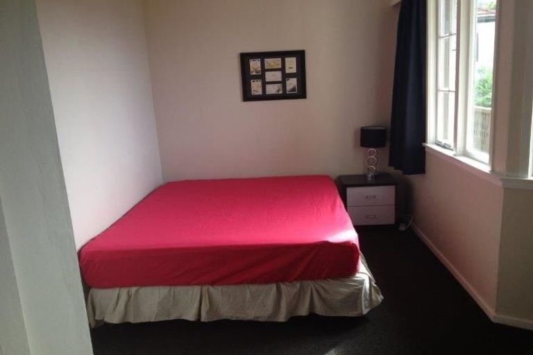 Photo of property in 11 Wynyard Crescent, Fernhill, Queenstown, 9300