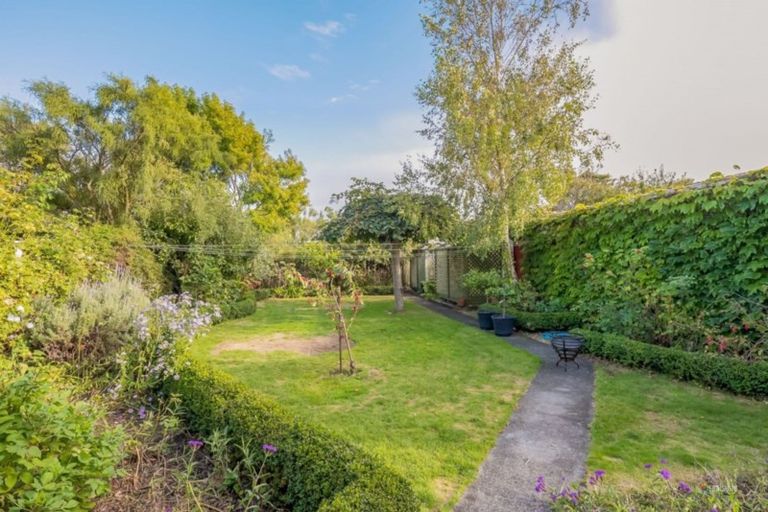 Photo of property in 27 Trafalgar Street, Waiwhetu, Lower Hutt, 5010