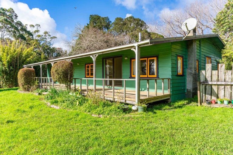 Photo of property in 950 Oneriri Road, Kaiwaka, 0573