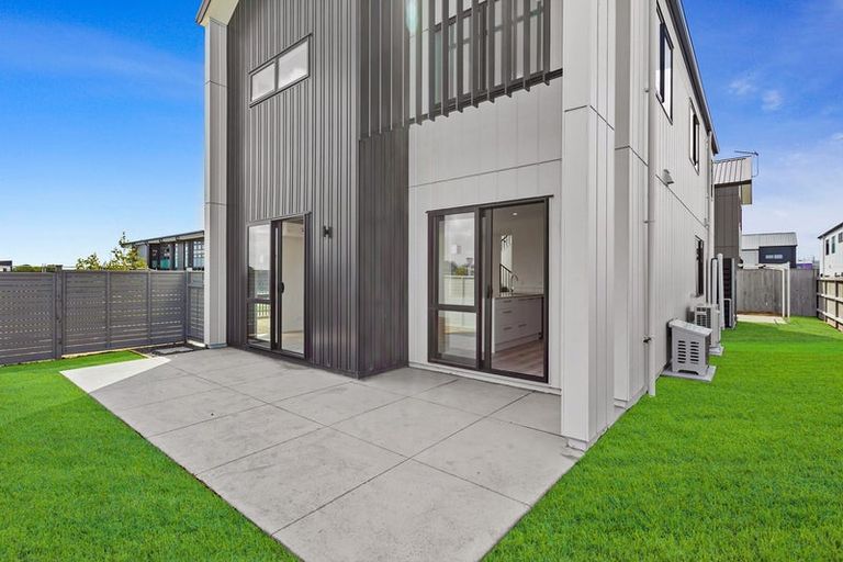 Photo of property in 24 Port Way, Rosehill, Papakura, 2113