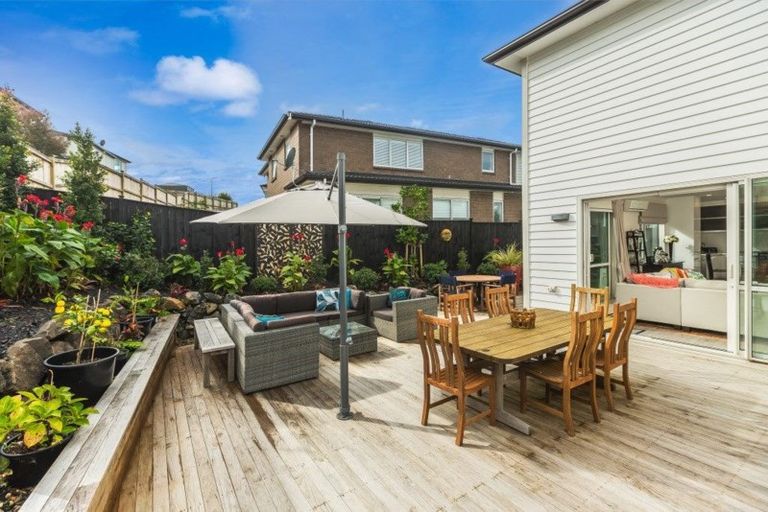 Photo of property in 15 Tawa Place, Orewa, 0931