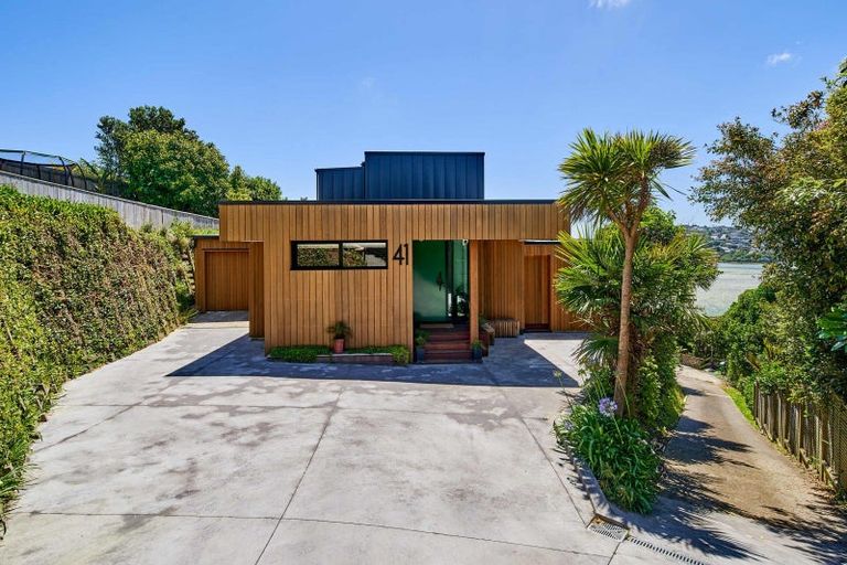 Photo of property in 41 Seaview Road, Paremata, Porirua, 5024