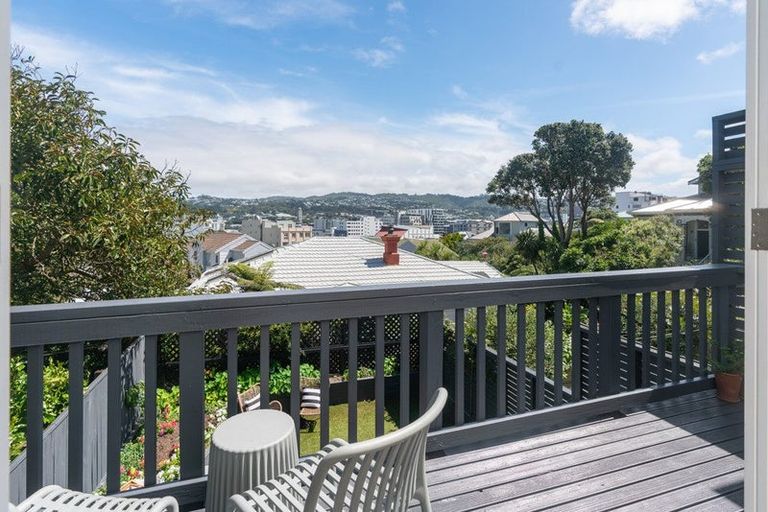 Photo of property in 84 Roxburgh Street, Mount Victoria, Wellington, 6011