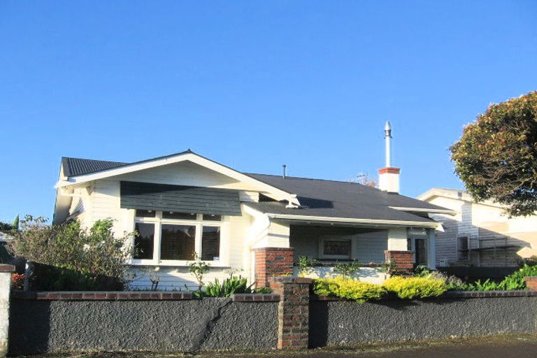 Photo of property in 11 Kowhai Avenue, Takaro, Palmerston North, 4410