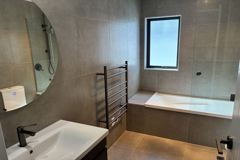 Photo of property in 4/10b Huka Road, Birkenhead, Auckland, 0626