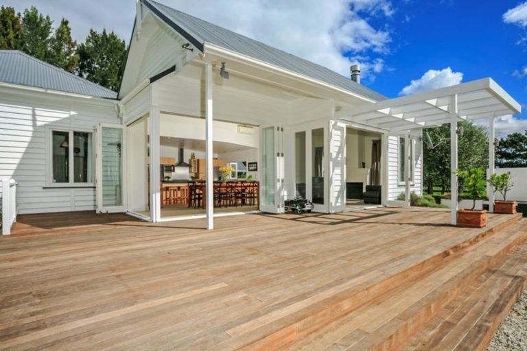 Photo of property in 62 Boord Crescent, Kumeu, 0891