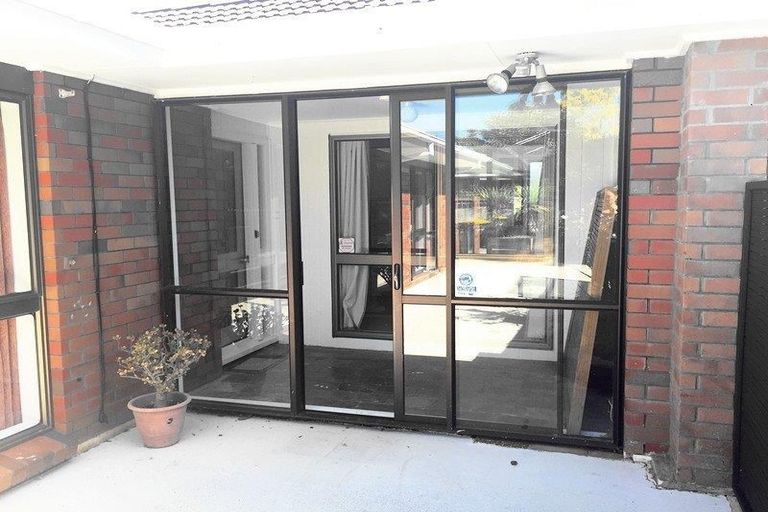 Photo of property in 24 Jillteresa Crescent, Half Moon Bay, Auckland, 2012