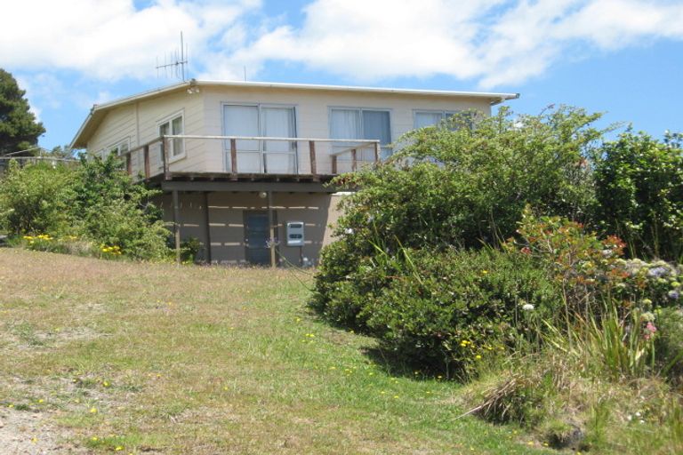 Photo of property in 37 Seaview Road, Cable Bay, 0420