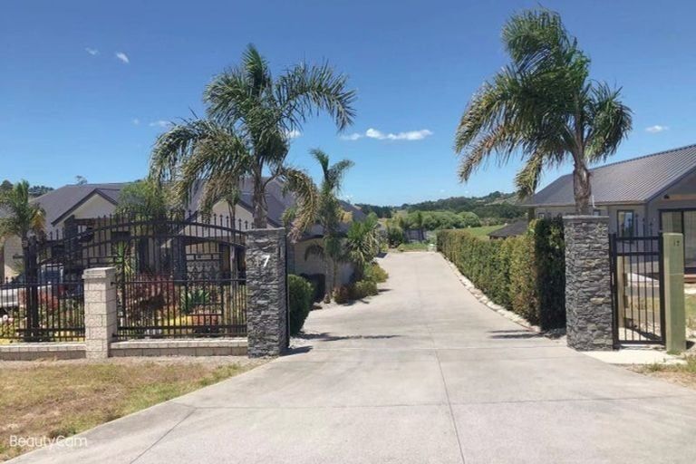 Photo of property in 37 Aileron Rise, Dairy Flat, 0794