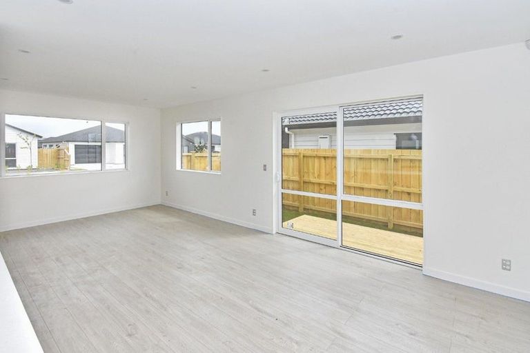 Photo of property in 27 Koroheke Road, Takanini, 2110