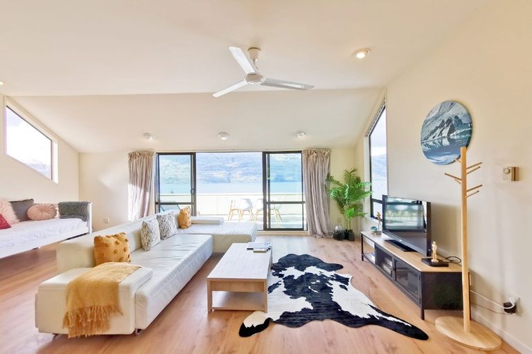 Photo of property in 13 Mckerrow Place, Sunshine Bay, Queenstown, 9300