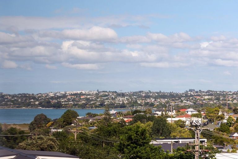 Photo of property in 2/1 Egremont Street, Belmont, Auckland, 0622