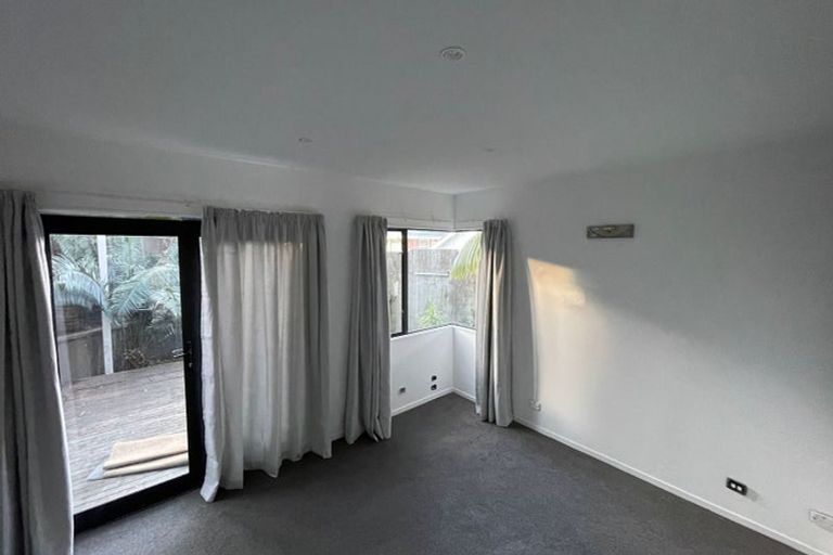 Photo of property in 1/41 High Road, Glenfield, Auckland, 0629