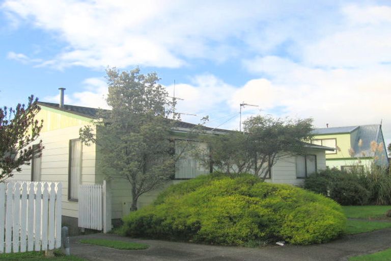 Photo of property in 77 Fyvie Avenue, Tawa, Wellington, 5028