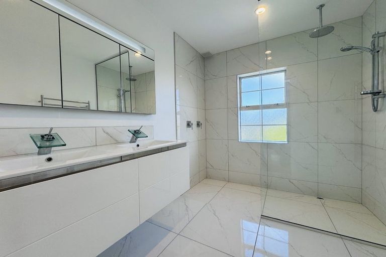 Photo of property in 12 Snowdon Road, Fendalton, Christchurch, 8052