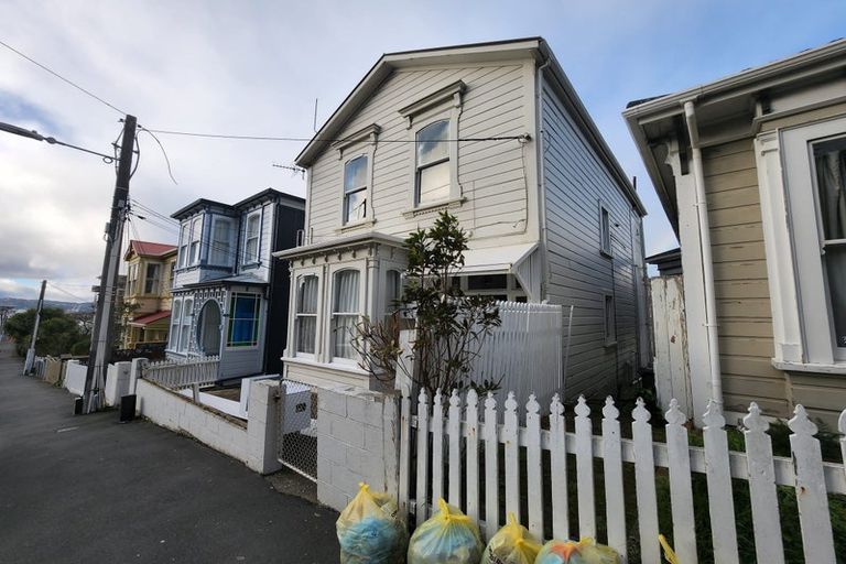 Photo of property in 129 Tasman Street, Mount Cook, Wellington, 6021