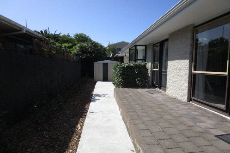 Photo of property in 1/10 Wadeley Road, Ilam, Christchurch, 8041