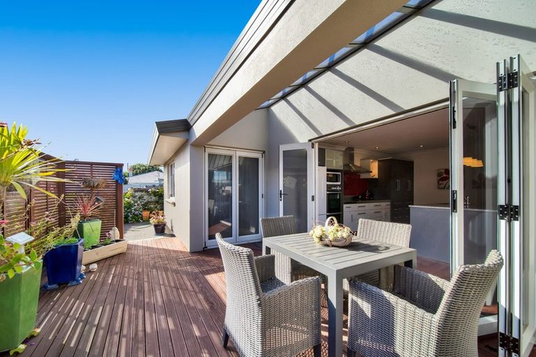 Photo of property in 18 Victoria Street, Hawera, 4610