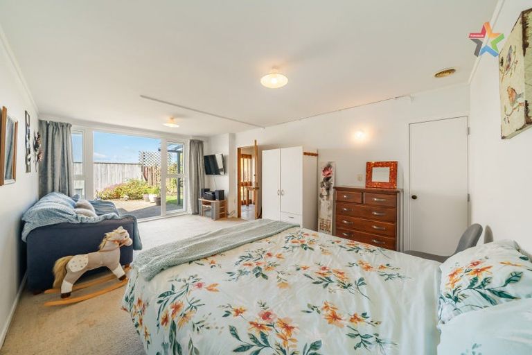 Photo of property in 2 Taka Grove, Normandale, Lower Hutt, 5010