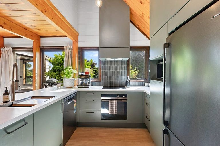 Photo of property in 21 Rata Street, Upper Vogeltown, New Plymouth, 4310