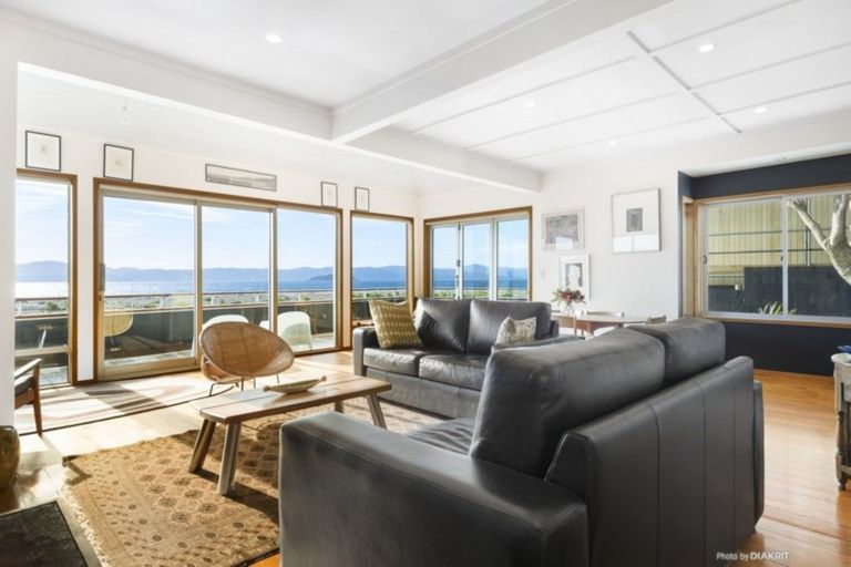 Photo of property in 42 Pukatea Street, Eastbourne, Lower Hutt, 5013