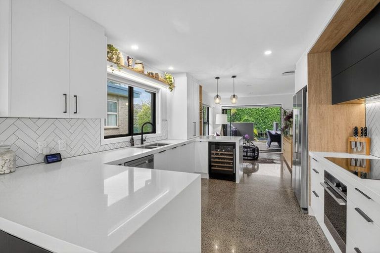 Photo of property in 16 Clyside Avenue, Half Moon Bay, Auckland, 2012