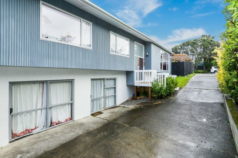 Photo of property in 71 Ravenwood Drive, Forrest Hill, Auckland, 0620