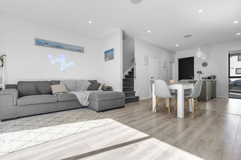 Photo of property in 12 Goodfellow Lane, Flat Bush, Auckland, 2019