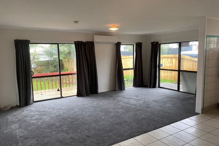 Photo of property in 2/16 Silver Creek Road, Weymouth, Auckland, 2103