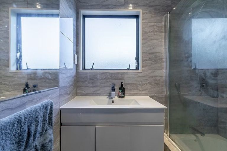 Photo of property in 1/13 Martin Place, Kelston, Auckland, 0602