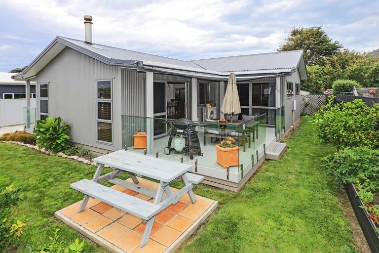 Photo of property in 4 John Ross Place, Kairakau, Havelock North, 4295