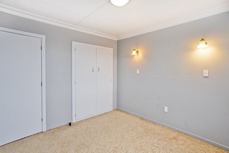 Photo of property in 18 Kilmarnock Street, Wallacetown, 9816