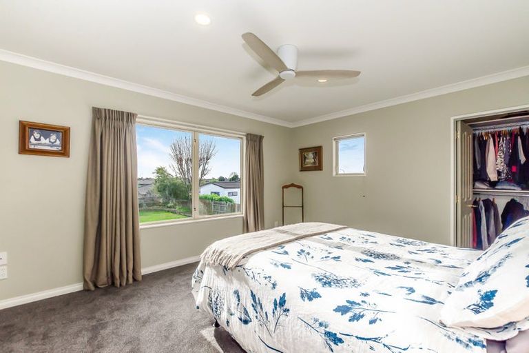 Photo of property in 80 Guildford Drive, Paraparaumu, 5032