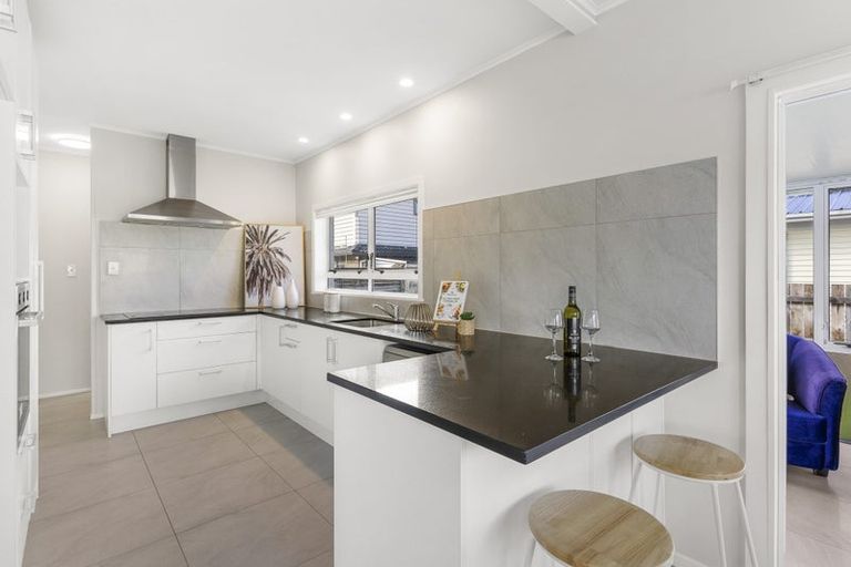 Photo of property in 32 Landon Avenue, Mangere East, Auckland, 2024