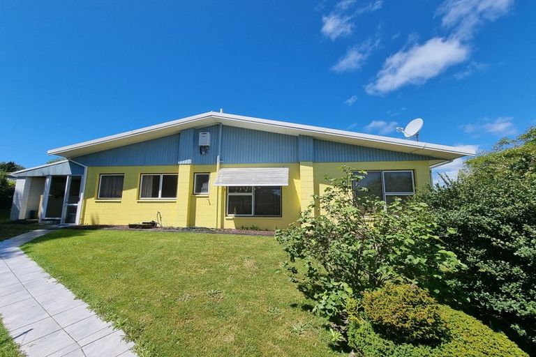 Photo of property in 102 Awanui Street, Merrilands, New Plymouth, 4312