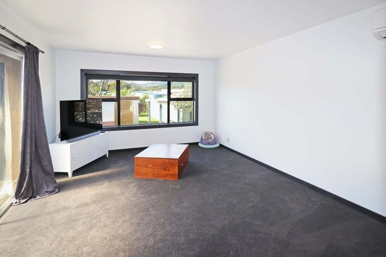 Photo of property in 15 Hinau Grove, Wainuiomata, Lower Hutt, 5014
