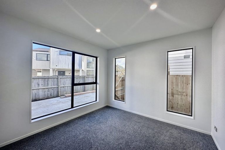 Photo of property in 3b Glennandrew Drive, Half Moon Bay, Auckland, 2012