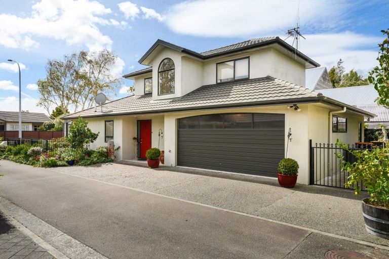 Photo of property in 18 Winston Avenue, Hokowhitu, Palmerston North, 4410