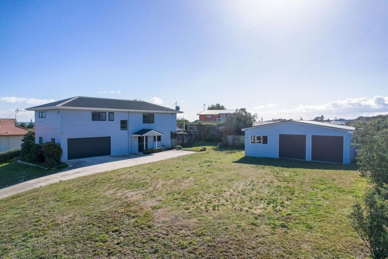 Photo of property in 17 Aranui Avenue, Waitarere Beach, Levin, 5510