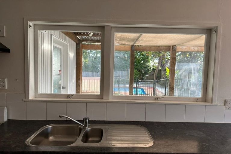 Photo of property in 89 Gossamer Drive, Pakuranga Heights, Auckland, 2010