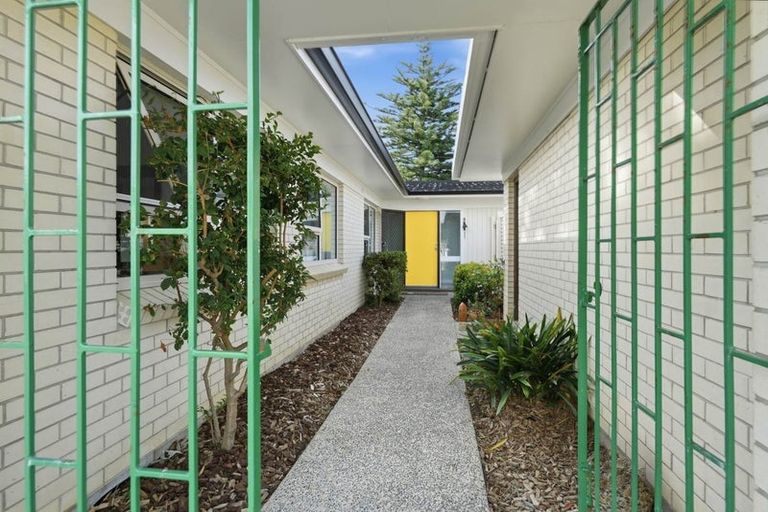 Photo of property in 6 Fratley Avenue, Farm Cove, Auckland, 2012