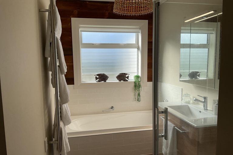 Photo of property in 9 Hibiscus Avenue, Snells Beach, 0920