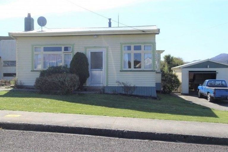 Photo of property in 28 Mills Street, Runanga, 7803